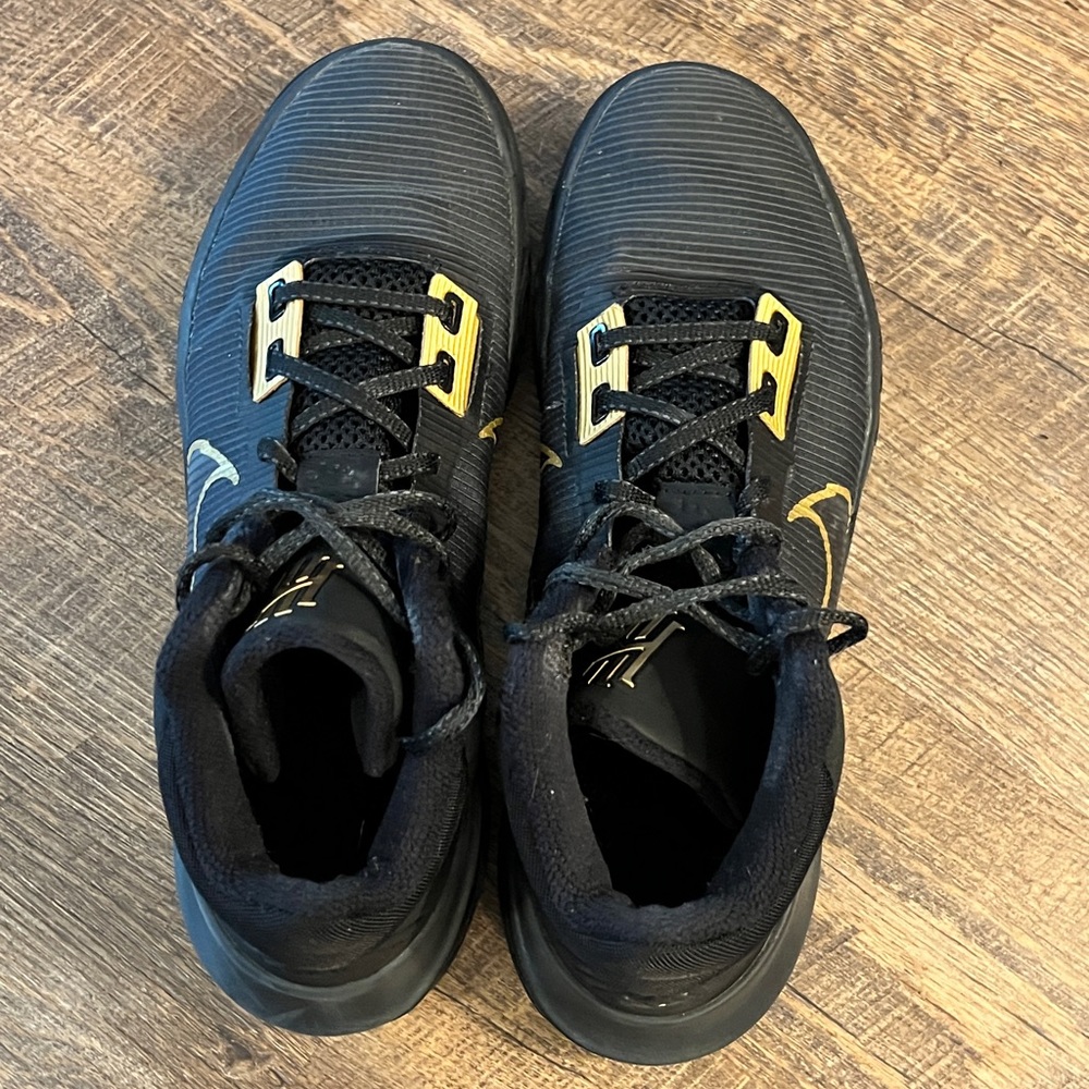kyrie flytrap gold and black